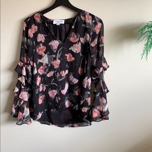 Flower Blouse with ruffled sleeves